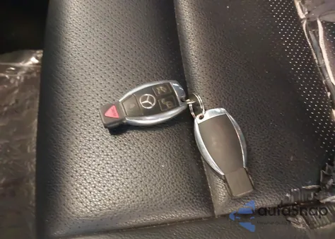 2011 Mercedes-Benz C 300 Sport 4Matic z USA, uszkodzony, nr VIN WDDGF8BB8BF531723